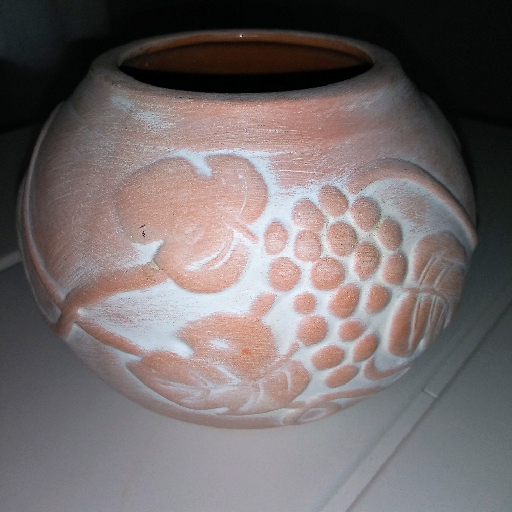 Small bowl or planter. Chalkware? Chalky pink color.floral  18" round $0$16